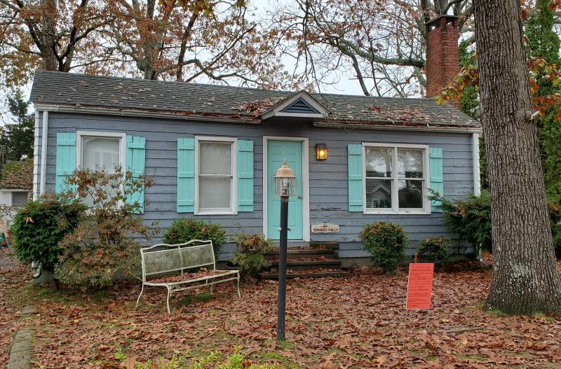 The city issued a demolition permit Nov. 4 for a one-story, single-family dwelling and an accessory structure at 21 6th St.
